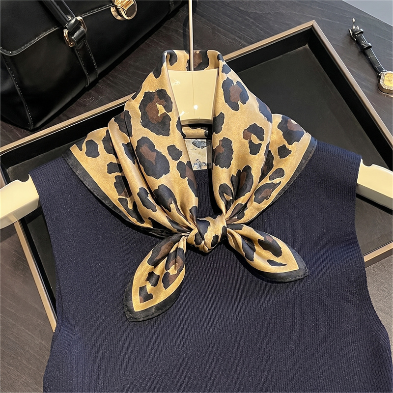 100% Silk Square Scarf Leopard - Silk Scarf Square recension och pris